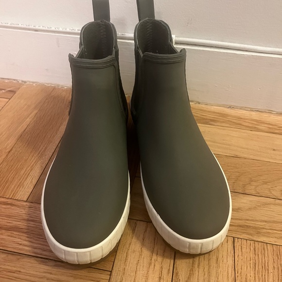 Women’s Sperry Rainboots - Picture 2 of 7